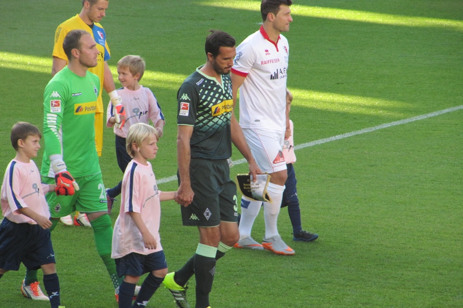 Martin Stranzl führte erstmals seit fünf Monaten wieder die Borussia in Biel als Kapitän auf das Spielfeld (Foto: Fabian Kirchhofer / TORfabrik.de)