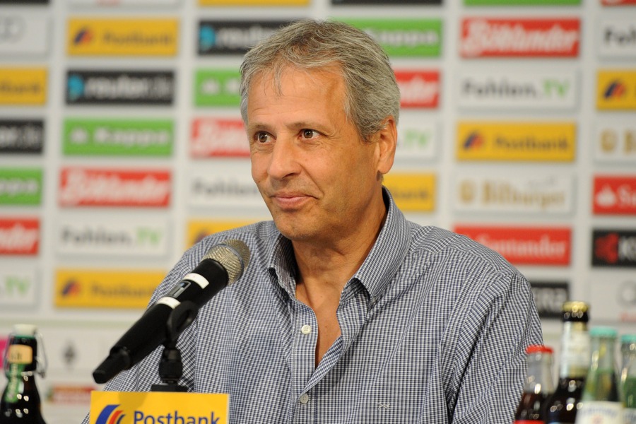 Lucien Favre auf der Pressekonferenz (Foto: Norbert Jansen / Fohlenfoto)