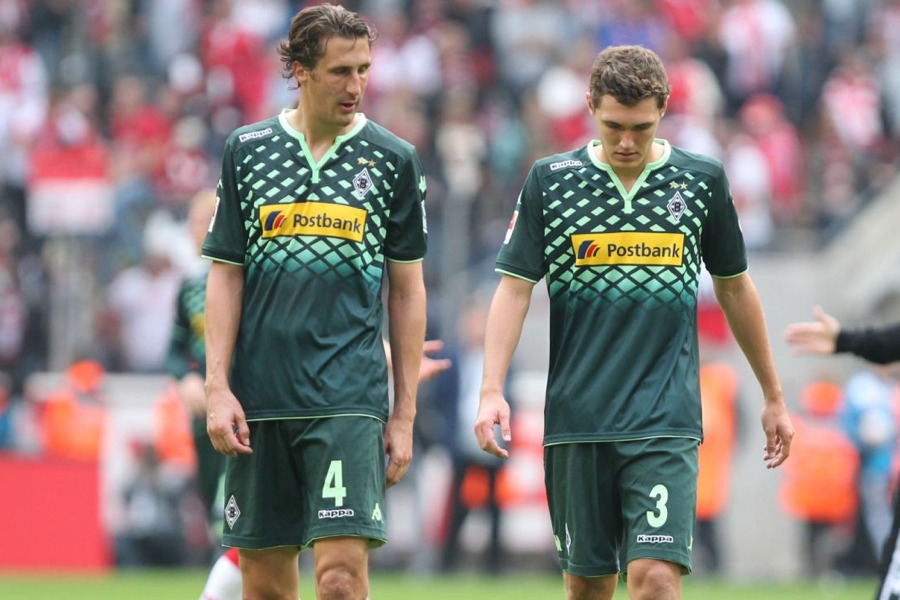 Enttäuschung nach dem Derby (Foto: Team2 Sportphoto)