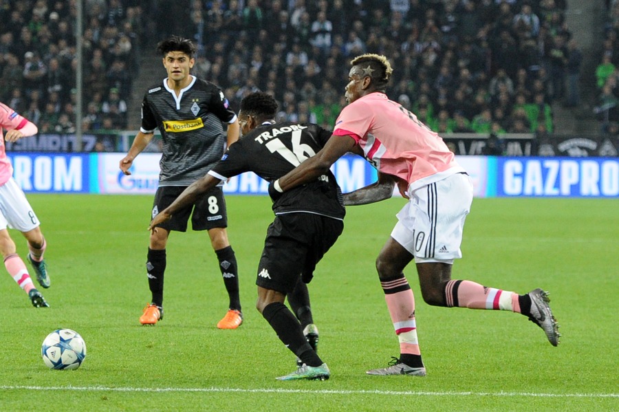 Manchmal waren die Borussen auch für Pogba zu schnell (Foto: Norbert Jansen / Fohlenfoto)