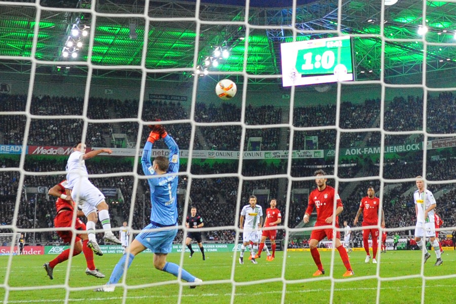 Hände hoch, Lars Stindl trifft (Foto: Norbert Jansen / Fohlenfoto)