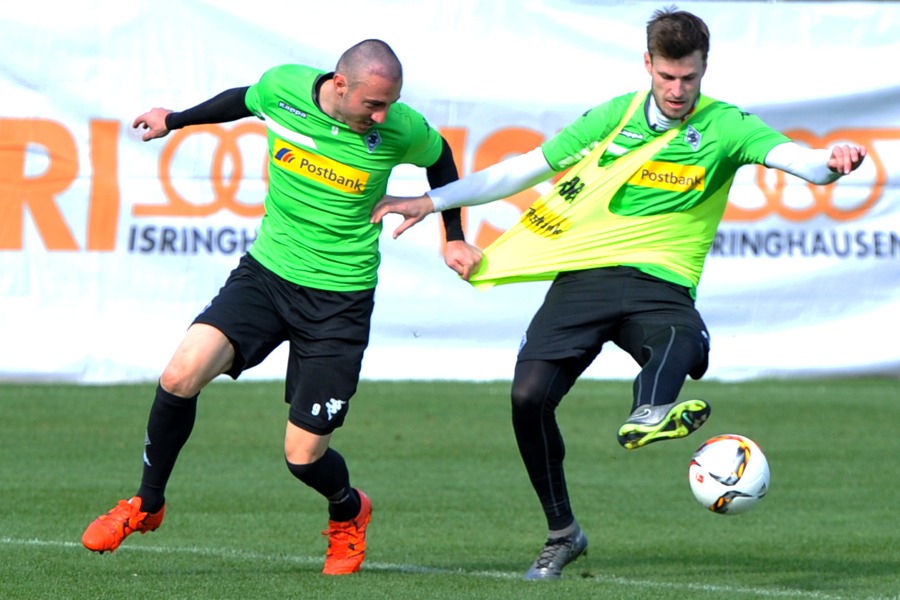 Drmic kann Nordtveit nicht halten - können es die Borussen? (Foto: Norbert Jansen / TORfabrik.de)