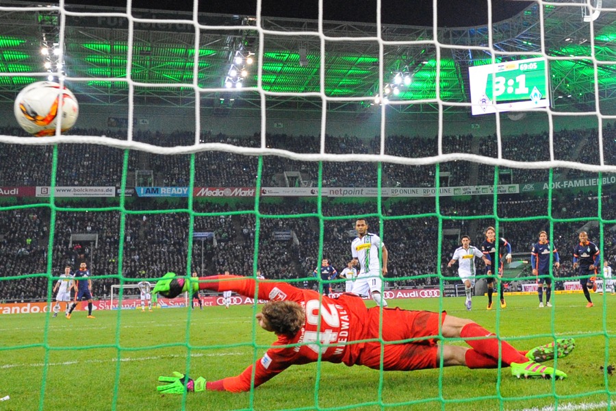 Die Vorentscheidung durch Raffael (Foto: Norbert Jansen / Fohlenfoto)