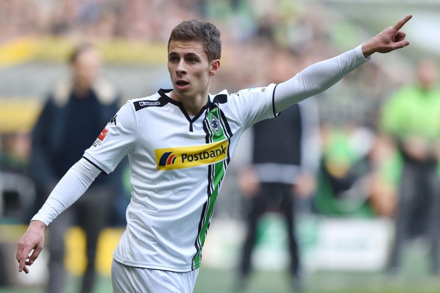 Da geht's lang - Thorgan Hazard (Foto: Team2 Sportphoto)