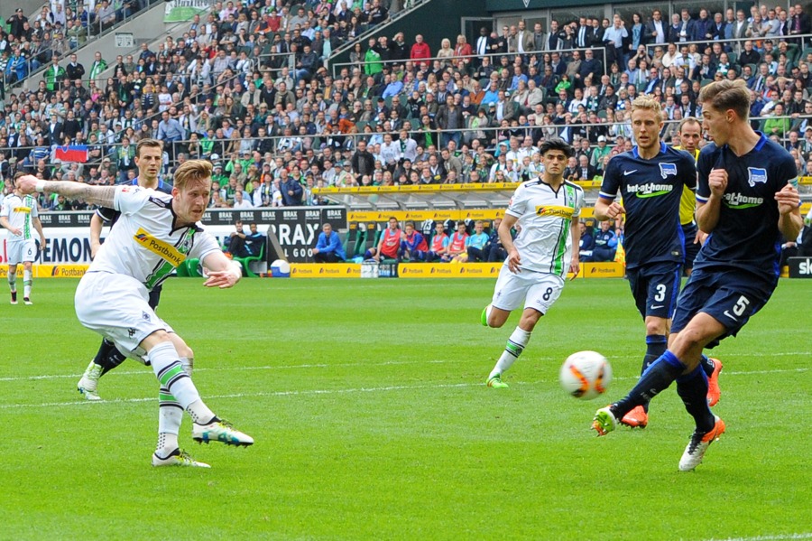 Ein Knaller von André Hahn (Foto: Norbert Jansen / Fohlenfoto)