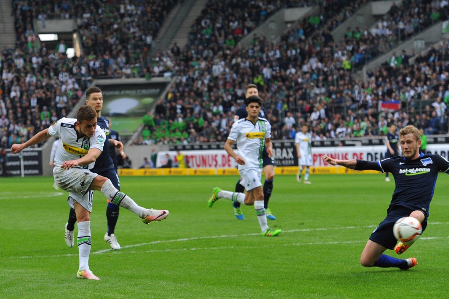 Thorgan Hazard erzielt seinen zweiten Treffer gegen Hertha (Foto: Norbert Jansen / Fohlenfoto)