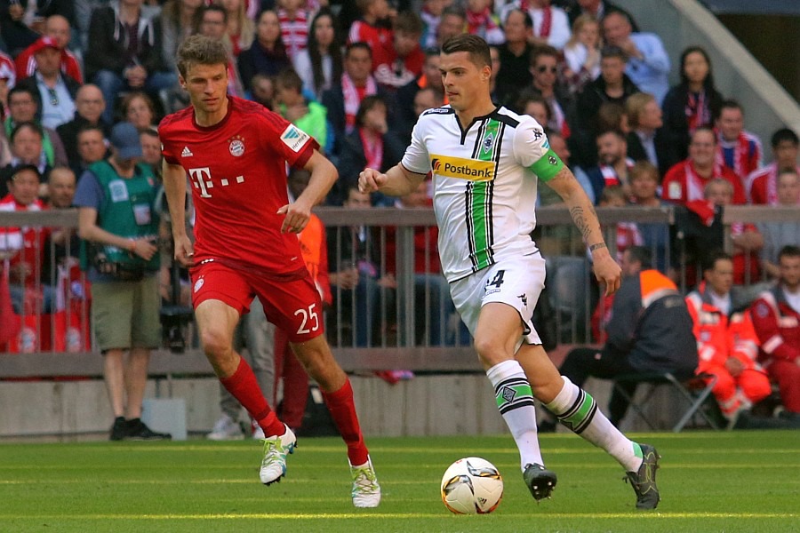 Granit Xhaka und Thomas Müller (Foto: Dirk Päffgen)