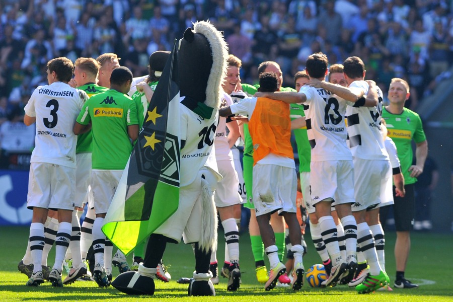 Freude nach dem Schlusspfiff (Foto: Norbert Jansen / Fohlenfoto)