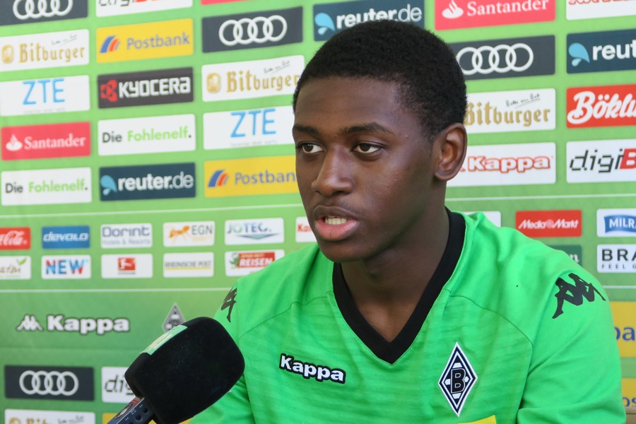 Mamadou Doucouré im Gespräch (Foto: Marc Basten / TORfabrik.de)