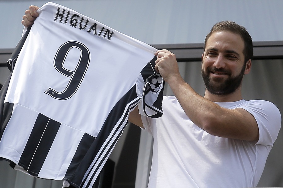 Juve zahlt 90 Millionen für Higuain (Foto: Marco Bertorello / AFP / Getty Images)