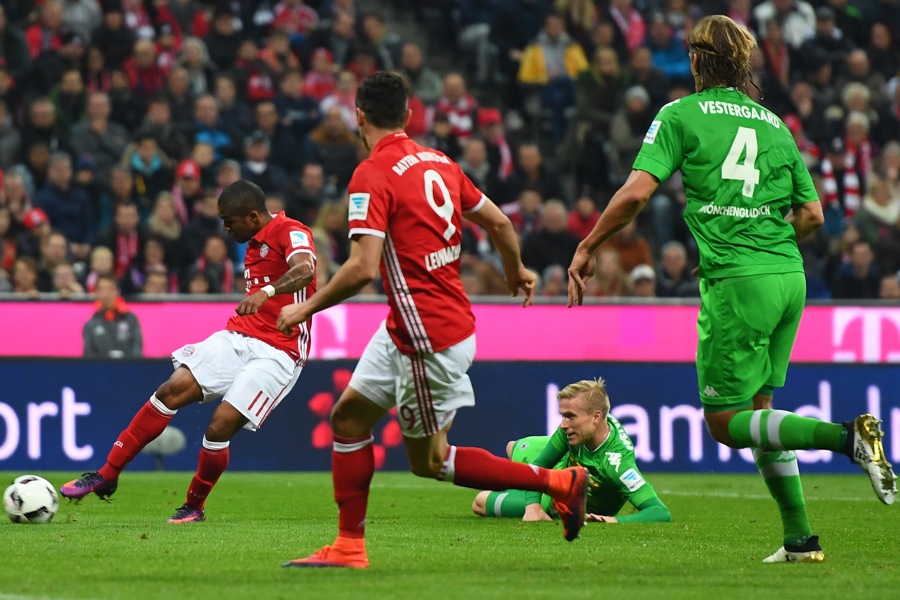 Wendt am Boden vor dem 0:2 (Foto: Lennart Preiss / Bongarts / Getty Images)