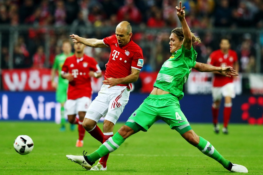 Erst nach der Pause störten die Borussen effektiver (Foto: Alexander Hassenstein / Bongarts / Getty Images)