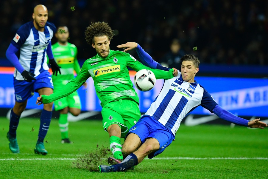 Fabian Johnson wird im letzten Moment gestört Foto: Tobias Schwarz / AFP / Getty Images)