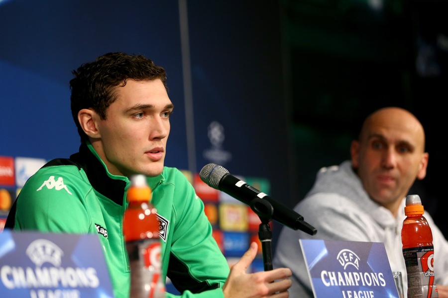 Andreas Christensen und André Schubert auf der PK am Dienstag (Photo by Christof Koepsel / Bongarts / Getty Images)