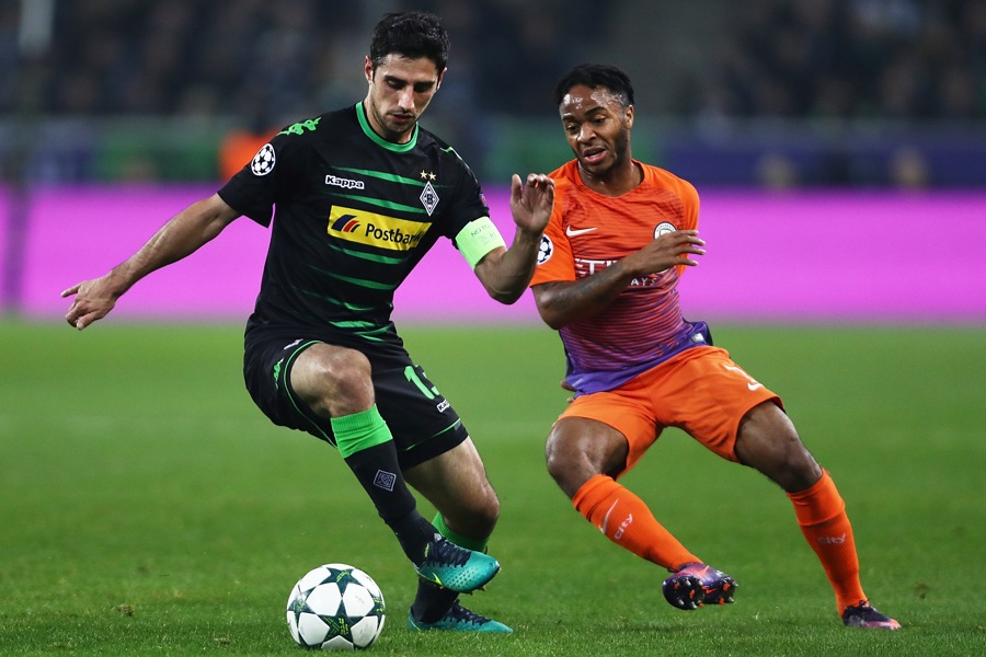 Lars Stindl und Raheem Sterling (Photo by Alex Grimm / Bongarts / Getty Images)