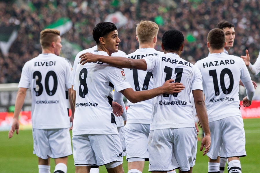 Zusammenstehen (Foto: Maja Hitij / Bongarts / Getty Images)