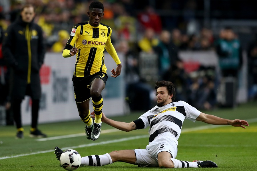 Dembelé locker vorbei an Strobl Foto: Lars Baron / Bongarts / Getty Images)