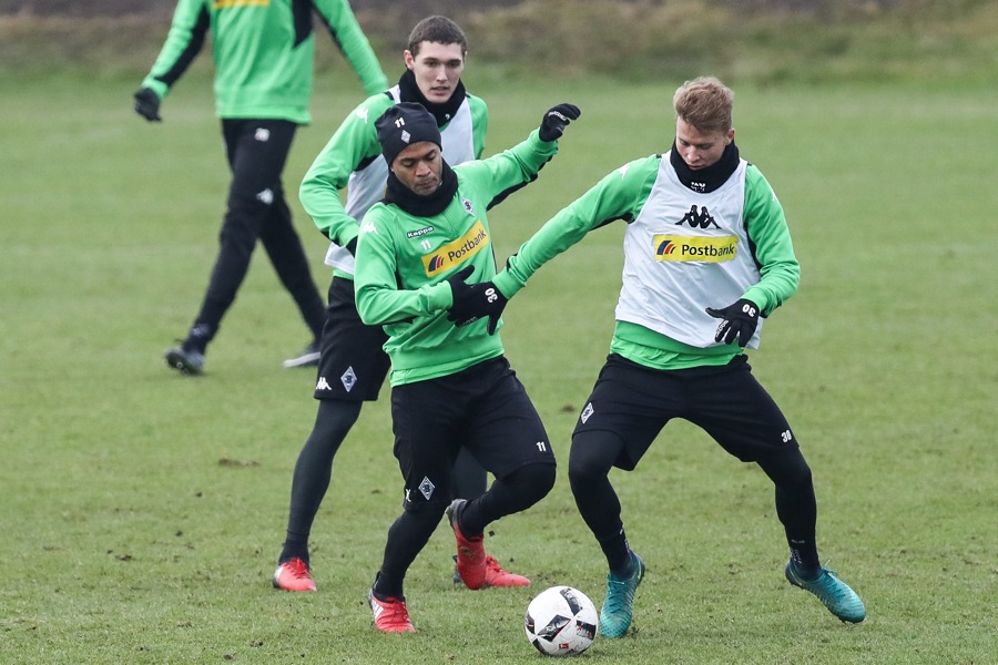 Elvedi verletzte sich im letzten Training (Foto: Maja Hitij / Bongarts / Getty Images)