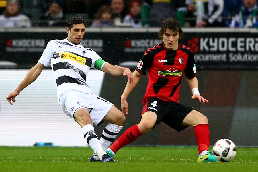 Heißes Duell - Stindl gegen Söyüncü (Foto: Christof Koepsel / Bongarts / Getty Images)