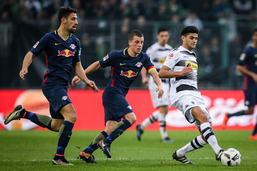 Nicht immer zielgerichtet - Mo Dahoud und die Borussen (Foto: Maja Hitij / Bongarts / Getty Images)