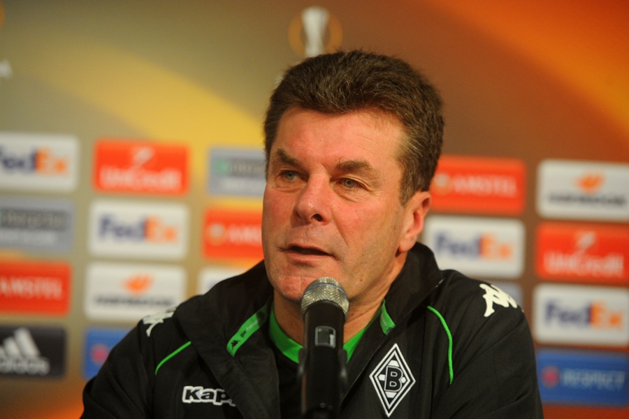 Dieter Hecking am Mittwoch bei der Pressekonferenz (Foto: Norbert Jansen / Fohlenfoto)