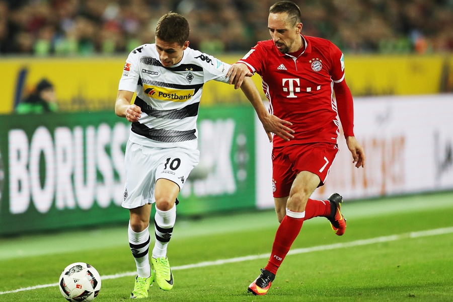 Thorgan Hazard setzt sich durch (Foto: Maja Hitij / Bongarts / Getty Images)