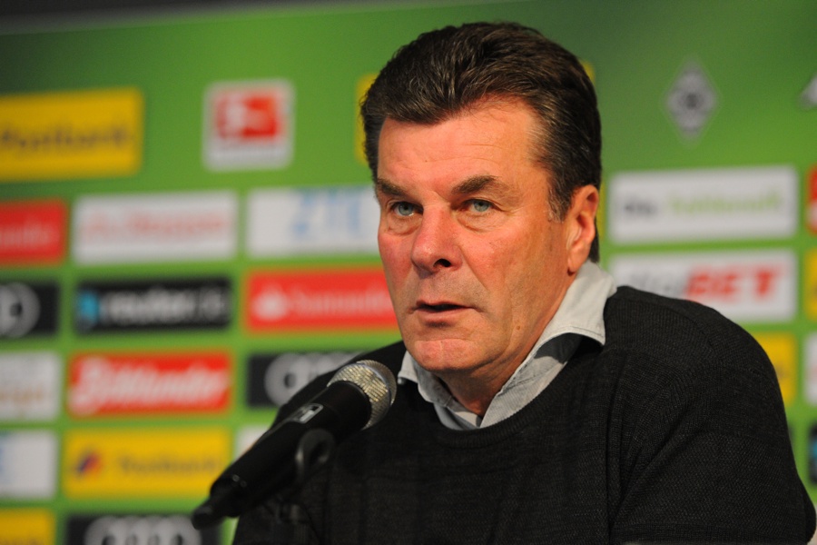 Dieter Hecking am Freitag auf der PK (Foto: Norbert Jansen / Fohlenfoto)