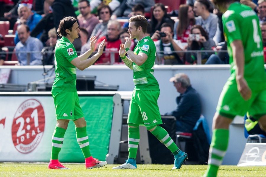 André Hahn beglückwünscht Nico Schulz (Foto: Maja Hitij / Bongarts / Getty Images)