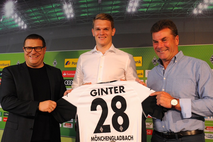 Stolze Präsentation des Top-Transfers (Foto: TORfabrik.de)