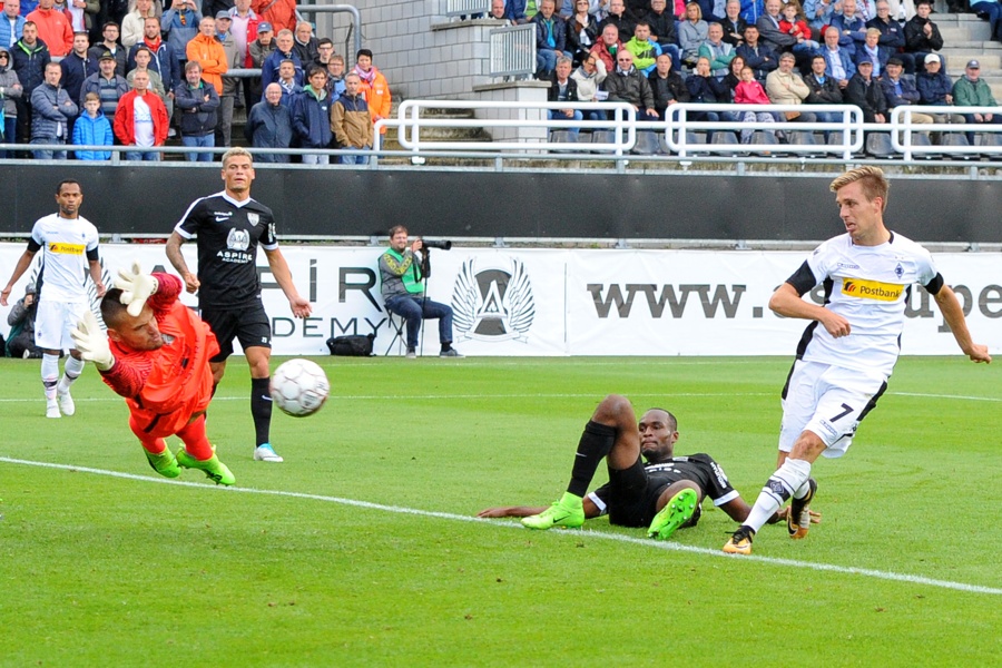 Patrick Herrmann erzielt das 1:0 (Foto: TORfabrik.de)