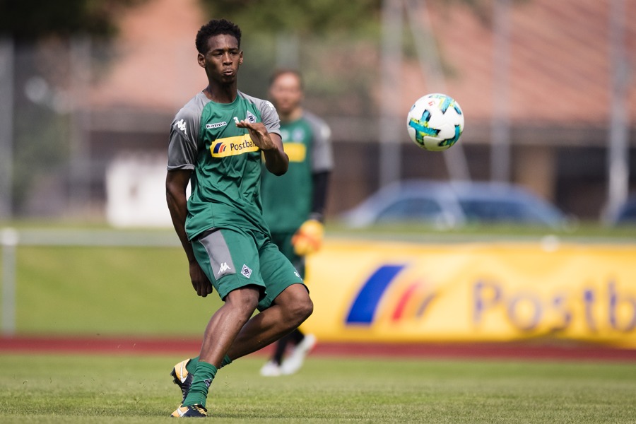 Reece Oxford will die Vorbereitung nutzen, um sich zu präsentieren (Foto: TORfabrik.de)