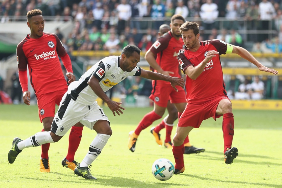 Raffael wird gestellt (Foto: Lars Baron / Bongarts / Getty Images)