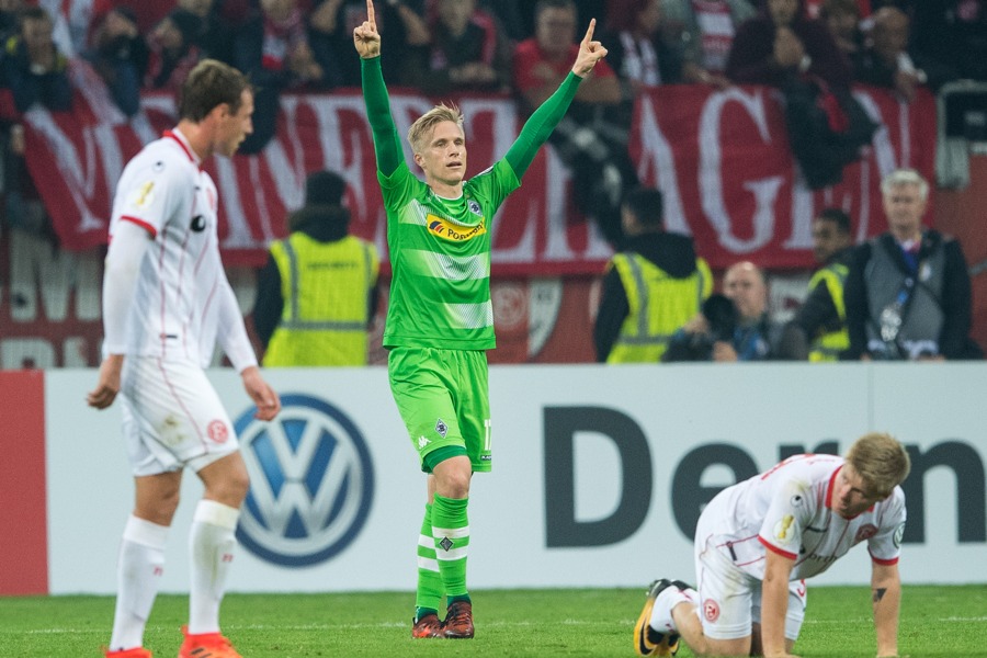 Eine Runde weiter - das zählt für Oscar Wendt und die Borussia (Foto: Lukas Schulze / Bongarts / Getty Images)