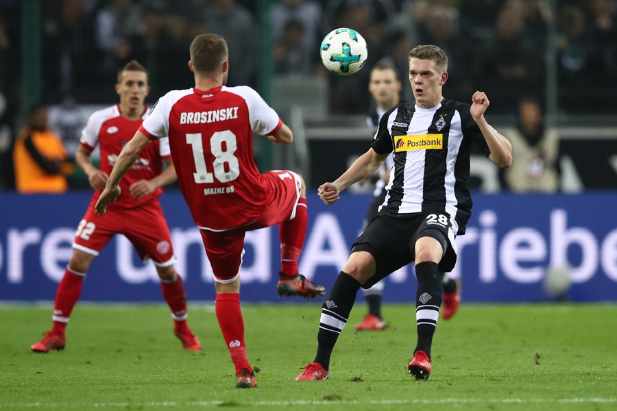 Nach der Pause wieder Innenverteidiger - Matthias Ginter (Foto: Maja Hitij / Bongarts / Getty Images)