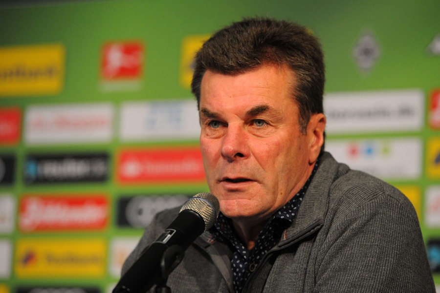 Dieter Hecking am Donnerstag auf der Pressekonferenz (Foto: TORfabrik.de)