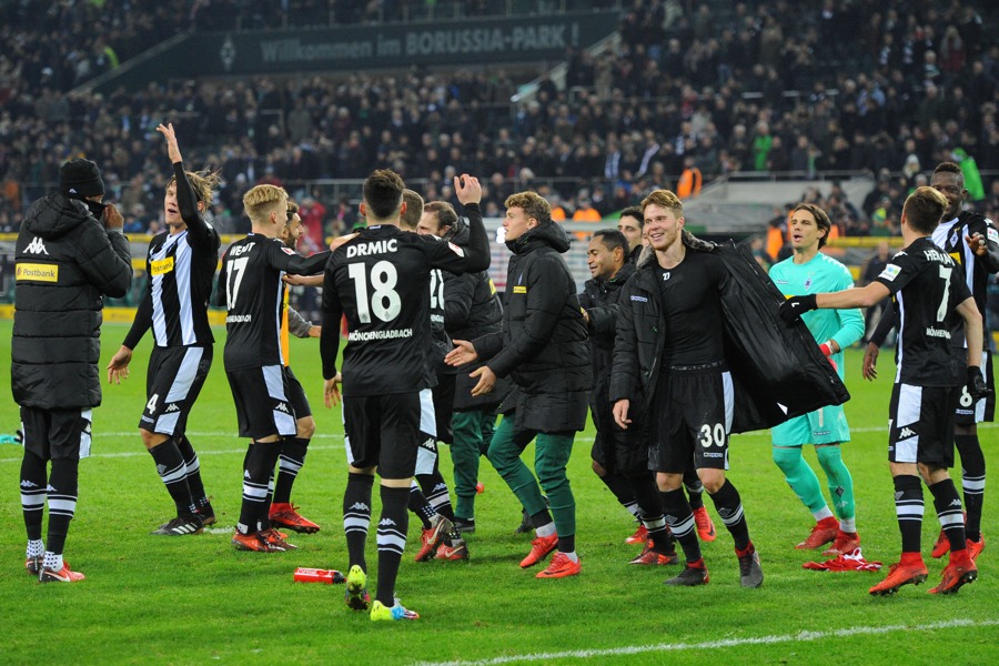 Jubel nach dem Heimsieg gegen die Bayern (Foto: TORfabrik.de)