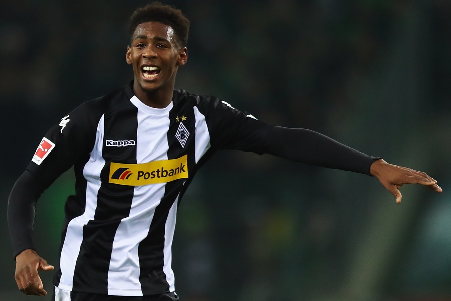 Reece Oxford bei seinem Heimspieldebüt (Foto: Dean Mouhtaropoulos / Bongarts / Getty Images)