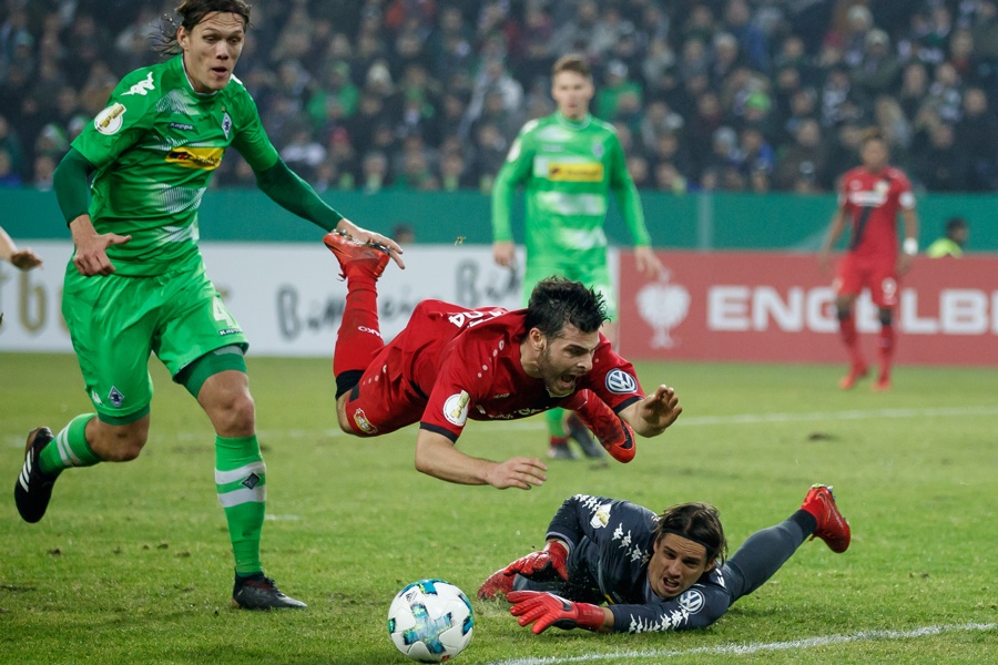 Action im Borussia-Park (Foto: Lars Baron / Bongarts / Getty Images)
