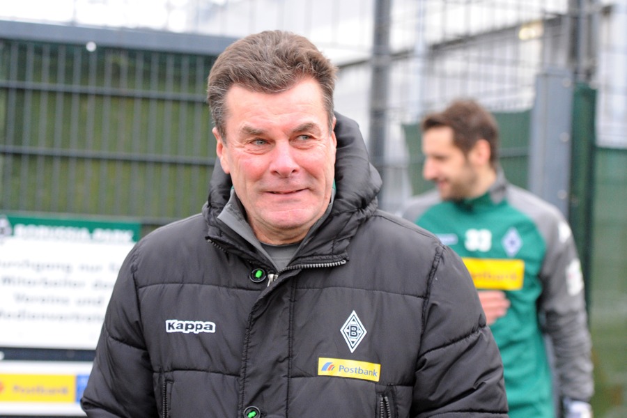 Dieter Hecking am Dienstag beim Trainingsauftakt (Foto: TORfabrik.de)