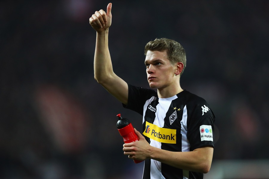 Matthias Ginter nach dem Schlusspfiff in Köln (Foto: Dean Mouhtaropoulos / Bongarts / Getty Images)