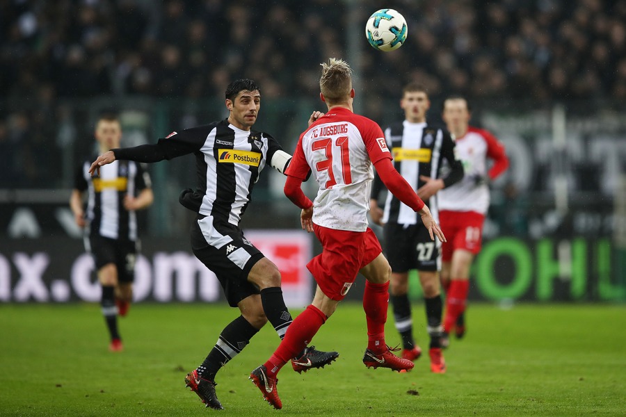 Ein hartes Stück Arbeit für Kapitän Lars Stindl und seine Mannen (Foto: Maja Hitij / Bongarts / Getty Images)