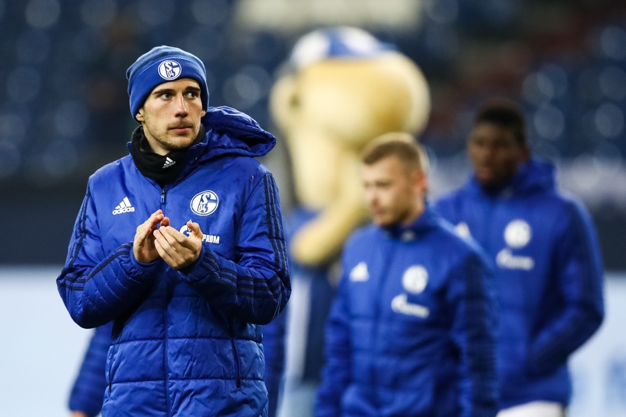 Zaghafter Abschied von den Fans, die ihn zuvor ausgepfiffen hatten - Leon Goretzka (Foto: Maja Hitij / Bongarts / Getty Images)