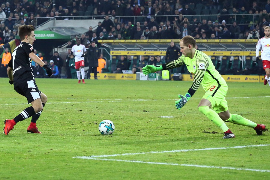 Herrmann vergibt die Großchance (Foto: Christof Koepsel / Bongarts / Getty Images)