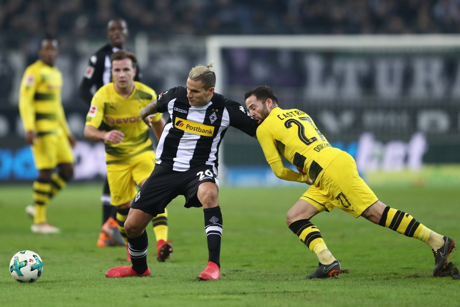 Raúl Bobadilla weiß sich durchzusetzen (Foto: Alex Grimm / Bongarts / Getty Images)