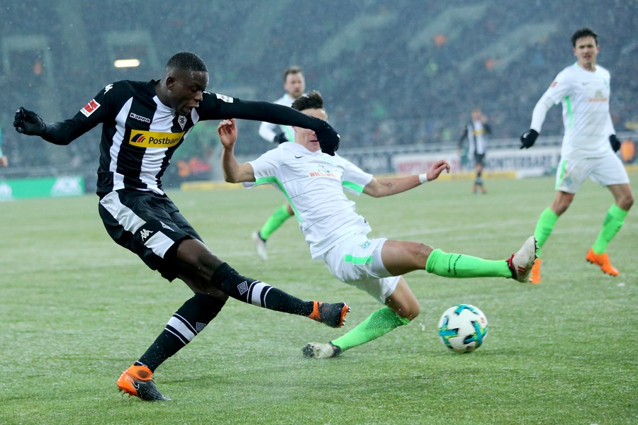 Zakaria traf im Schneetreiben (Foto: Christof Koepsel / Bongarts / Getty Images)