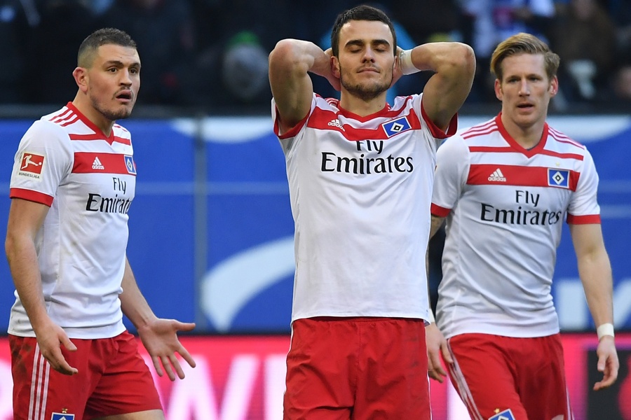 Entsetzen bei Hamburgs Kostic, der gegen Mainz einen Elfmeter verschoss (Foto: Stuart Franklin / Bongarts / Getty Images)